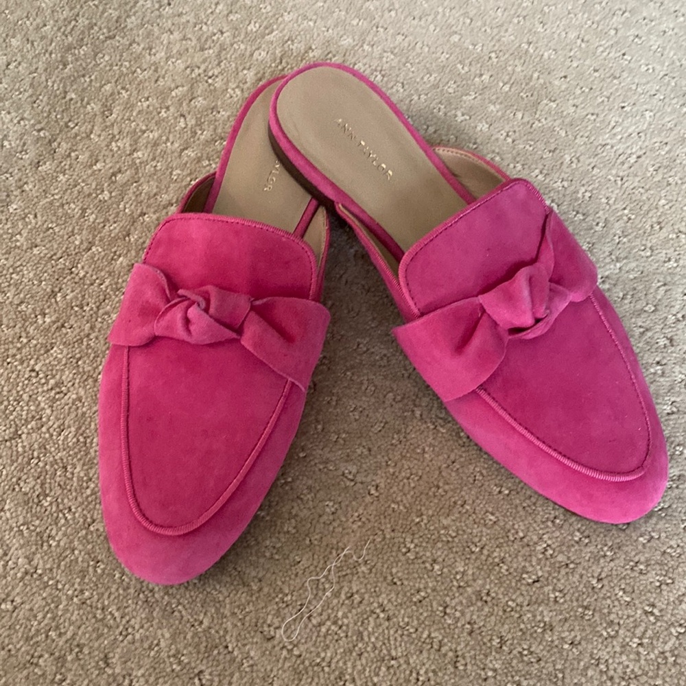 NEW IN BOX Ann Taylor Marisela Suede Slides Size 8 - springtime bloom color